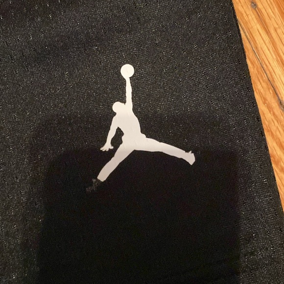 Jordan size small mesh shorts - Picture 3 of 5